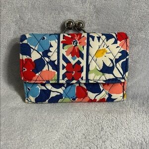 VERA BRADLEY Retired Pattern “Summer Cottage” Kisslock Wallet
